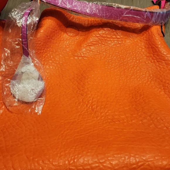 A small purse inside another bigger purse - Picture 2 of 6